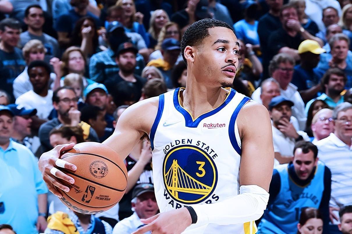 包含米切尔惊艳全场，莫兰特助攻爆棚，爆发新星逆转取胜！的词条