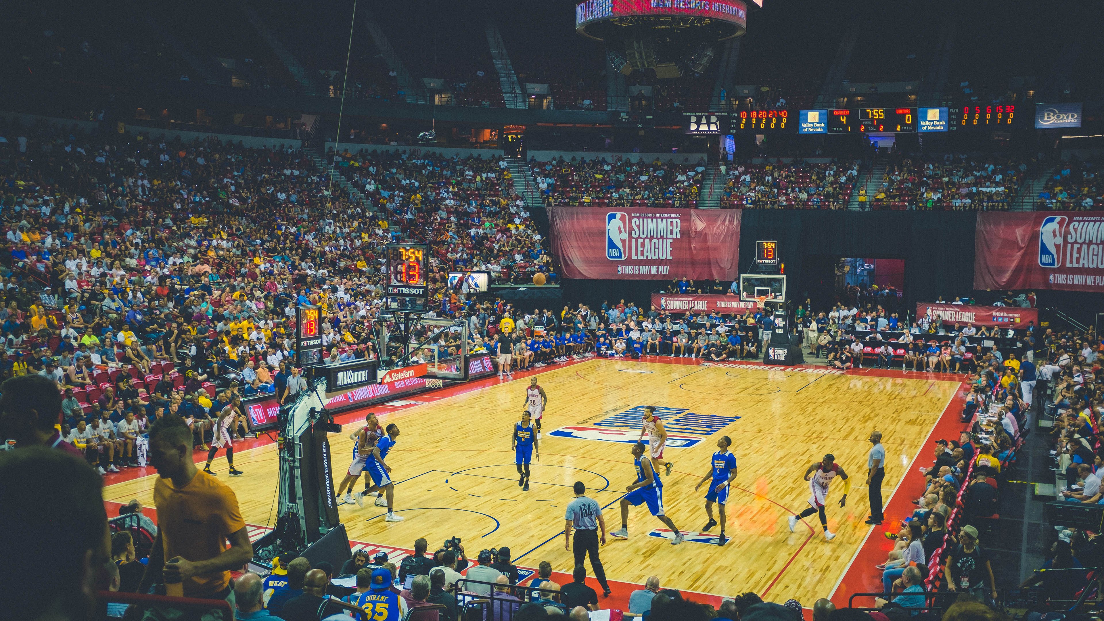 西亚卡姆意外战胜拜仁，锐不可当引爆全场！全场沸腾不已